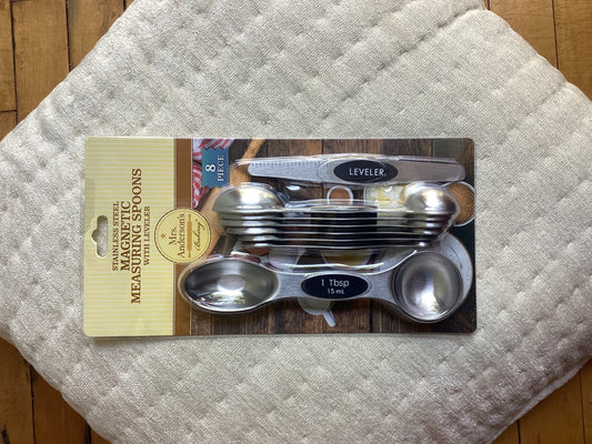 Magnetic measuring spoons with leveler