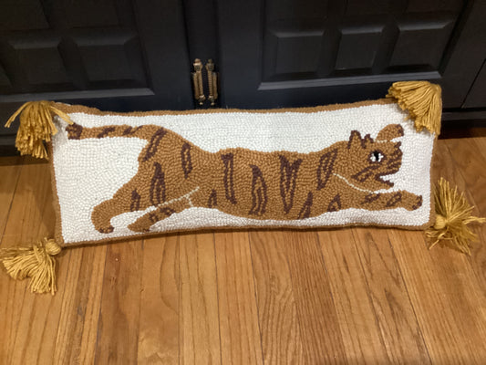 Jungalow Tiger with Tassel Hooked Pillow