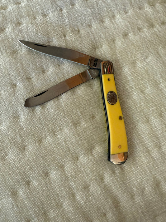 #3201B Moore Maker Yellow Trapper